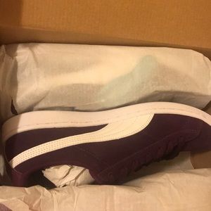Purple pumas